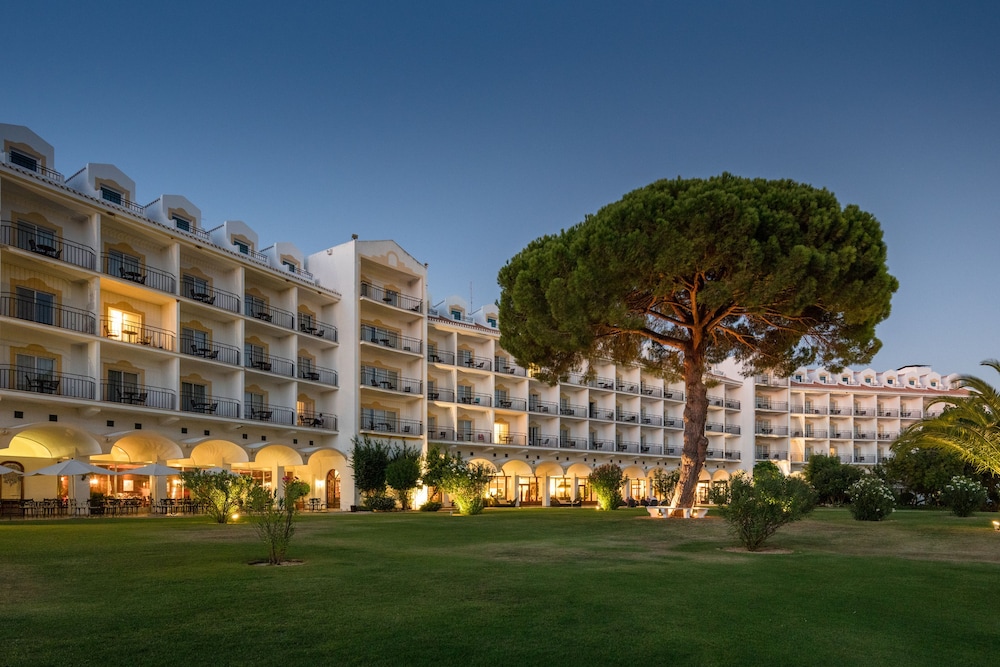 Penina Hotel & Golf Resort — Hotel building in Mexilhoeira Grande, Faro