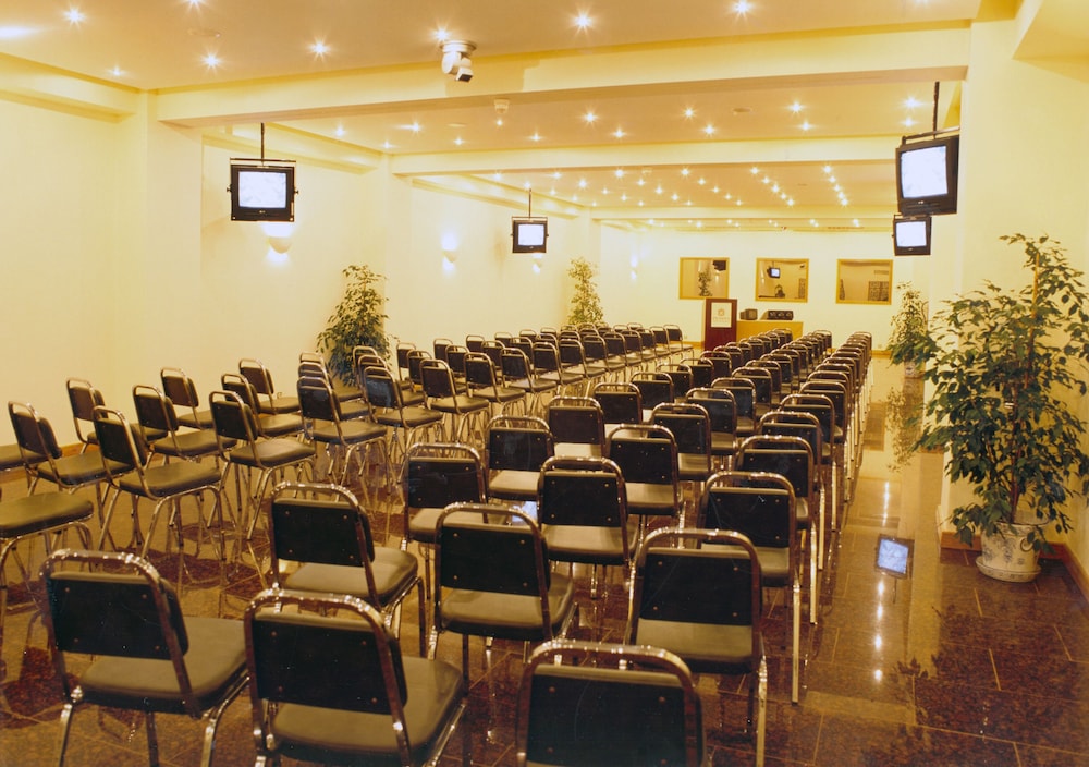 Penina Hotel & Golf Resort — Restaurant & bars in Mexilhoeira Grande, Faro