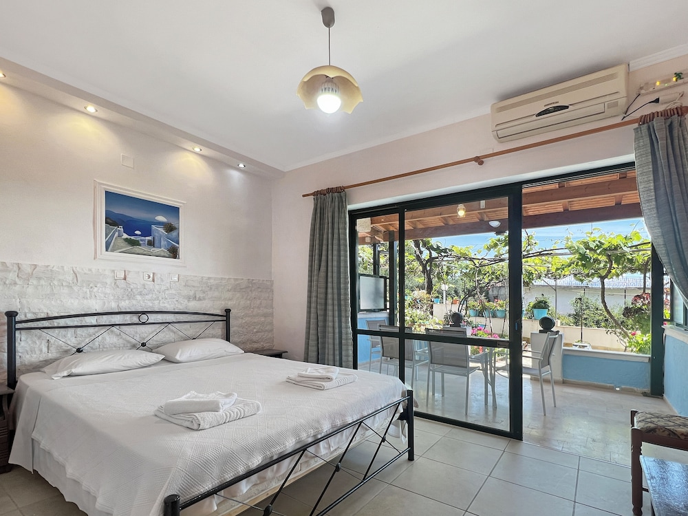 Andromaches Holiday Apartments — Hotel rooms in Benitses, Ionian Islands