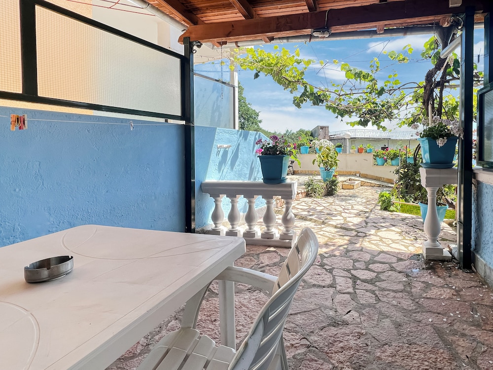 Andromaches Holiday Apartments — Hotel building in Benitses, Ionian Islands