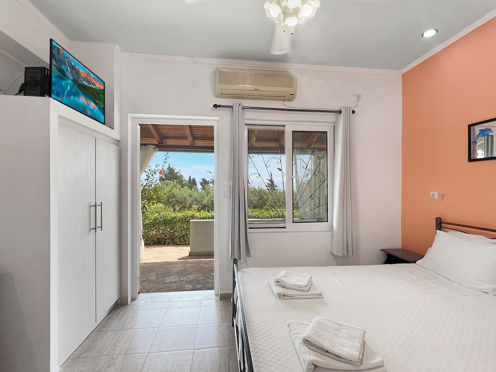 Andromaches Holiday Apartments — Hotel rooms in Benitses, Ionian Islands