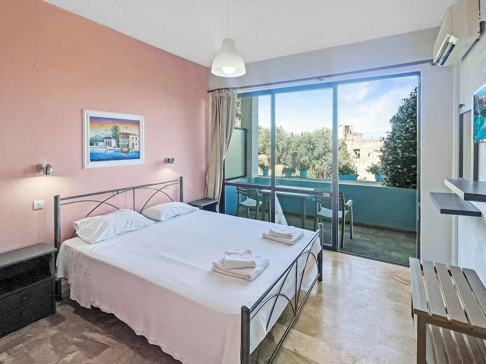 Andromaches Holiday Apartments — Hotel rooms in Benitses, Ionian Islands
