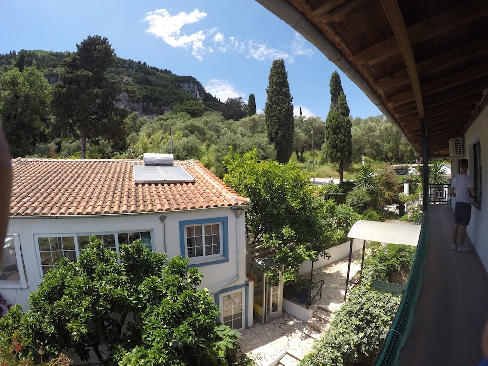 Andromaches Holiday Apartments — Hotel building in Benitses, Ionian Islands