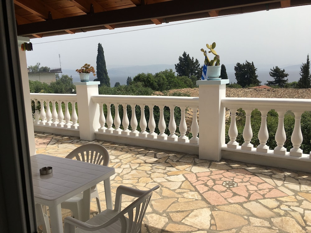 Andromaches Holiday Apartments — Hotel building in Benitses, Ionian Islands