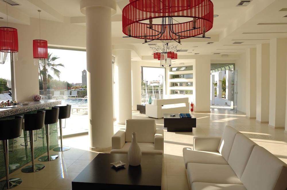 Angela Suites Boutique Hotel — Restaurant & bars in Sissi