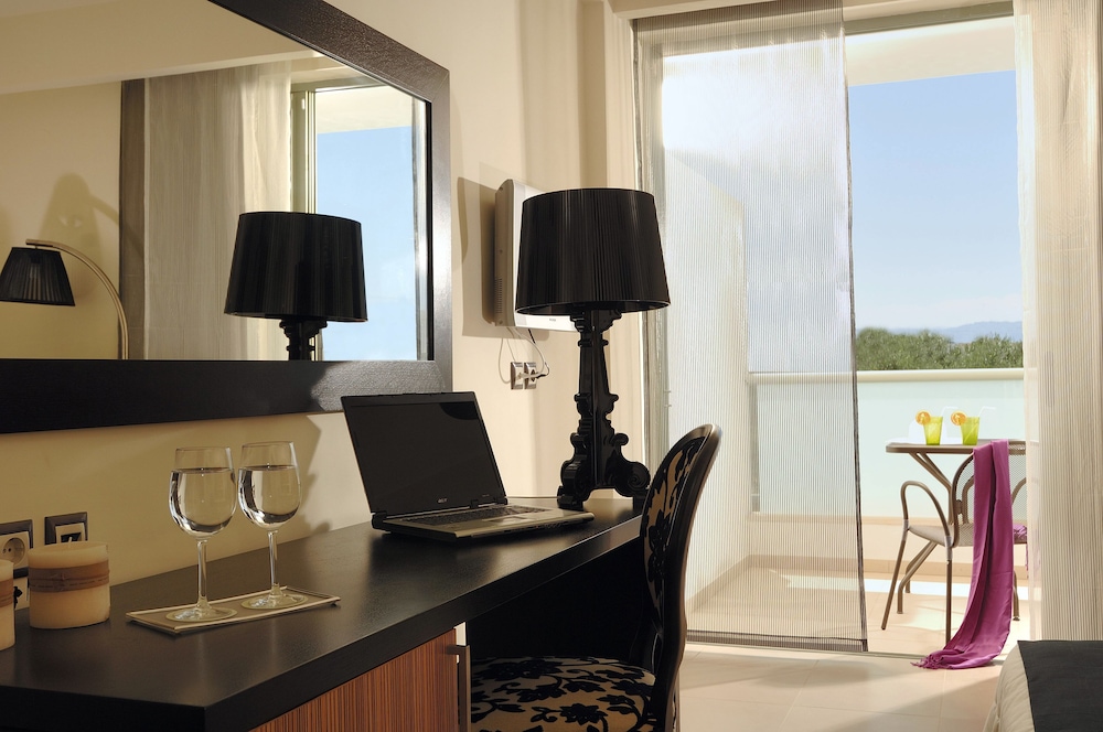 Angela Suites Boutique Hotel — Hotel rooms in Sissi