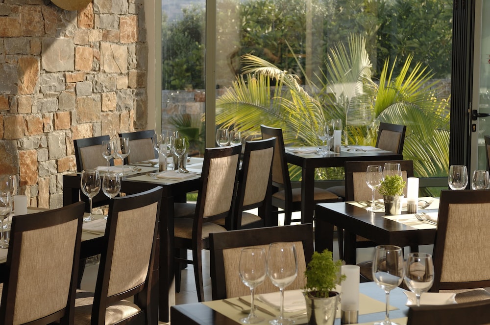 Angela Suites Boutique Hotel — Restaurant & bars in Sissi