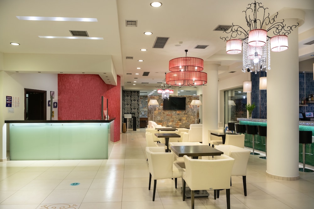 Angela Suites Boutique Hotel — Restaurant & bars in Sissi