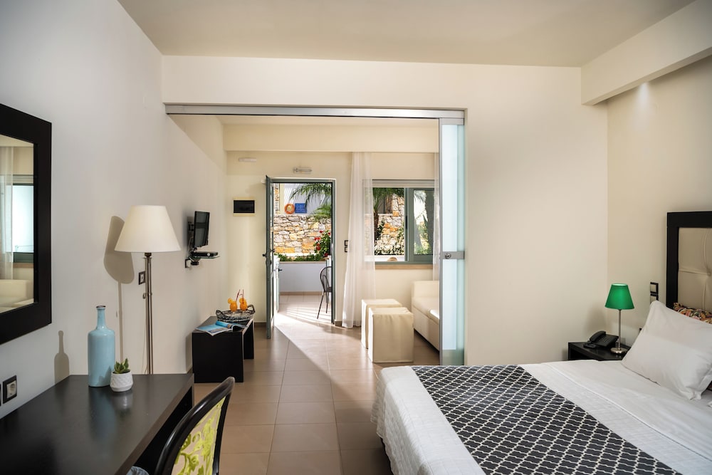Angela Suites Boutique Hotel — Hotel rooms in Sissi