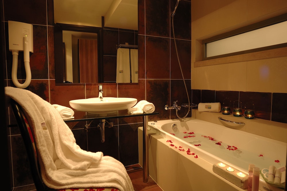 Angela Suites Boutique Hotel — Hotel rooms in Sissi