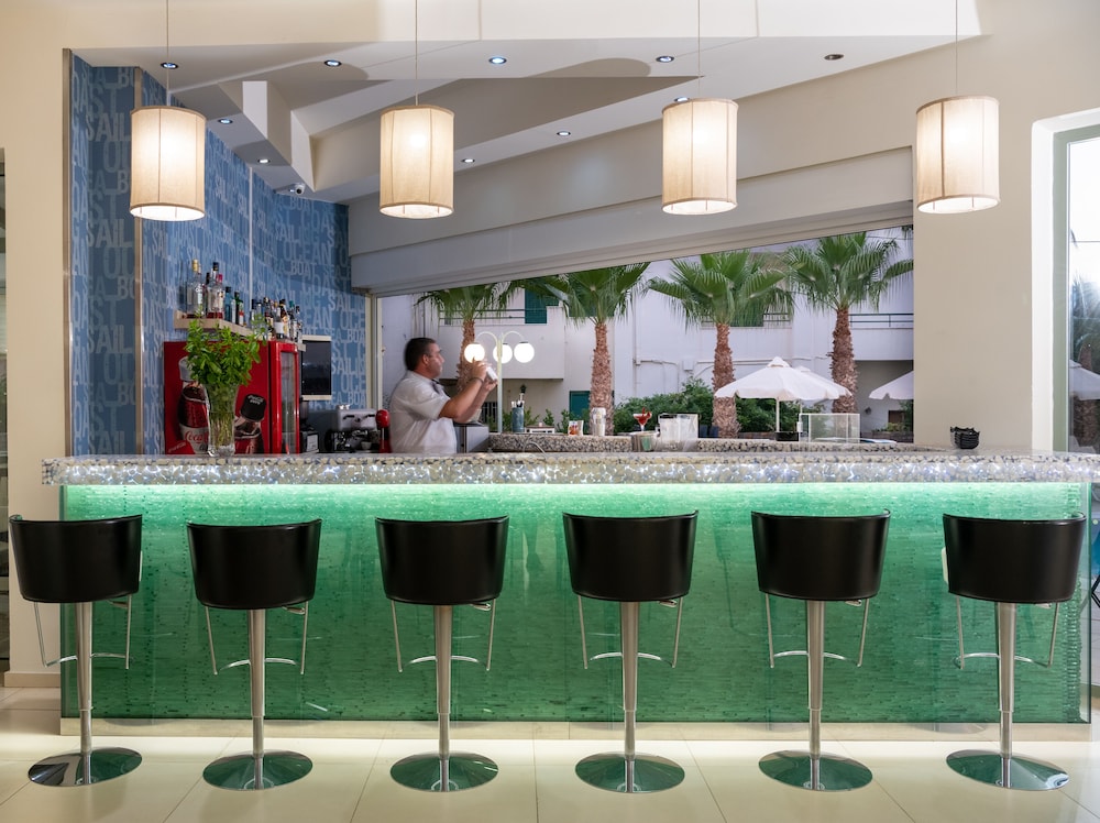 Angela Suites Boutique Hotel — Restaurant & bars in Sissi