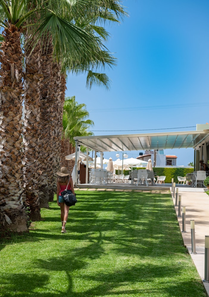 Angela Suites Boutique Hotel — Beach in Sissi