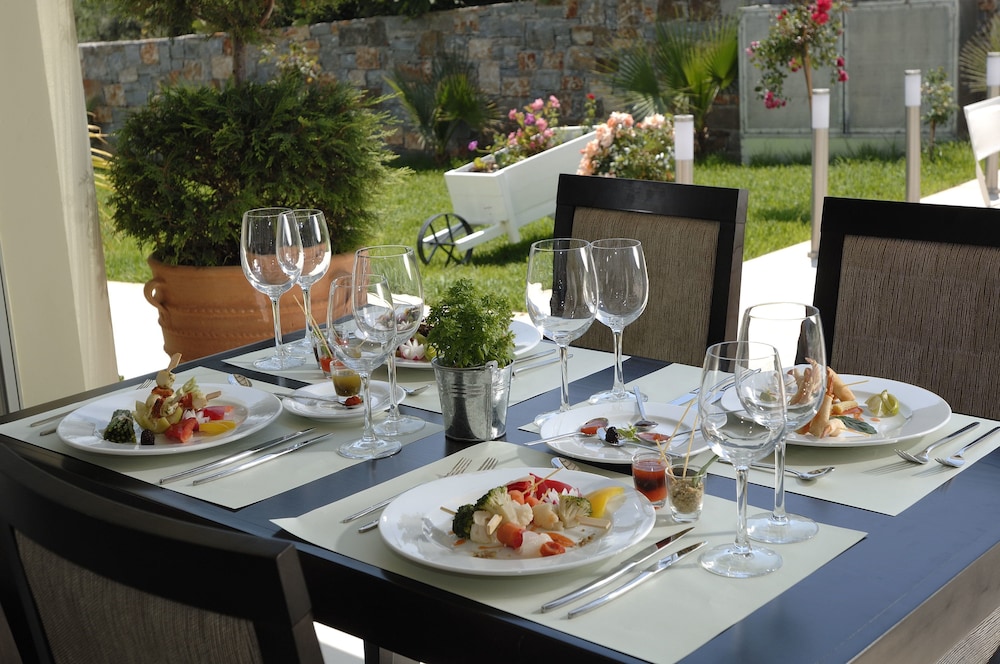 Angela Suites Boutique Hotel — Restaurant & bars in Sissi