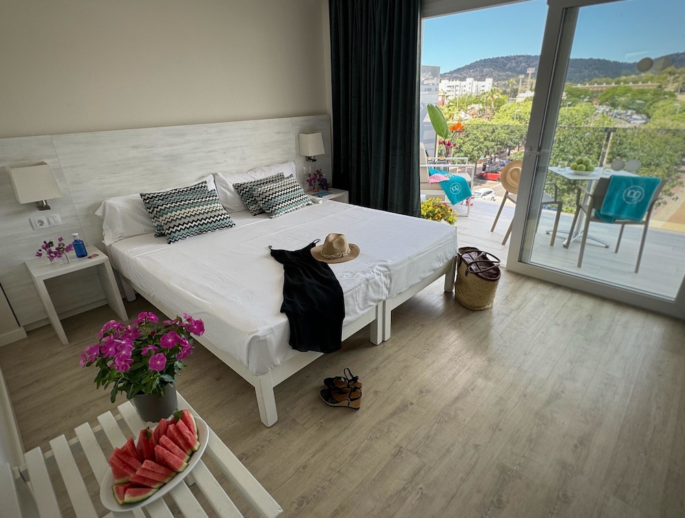 INN Mallorca Aparthotel — Hotel rooms in Magaluf, Balearic Islands