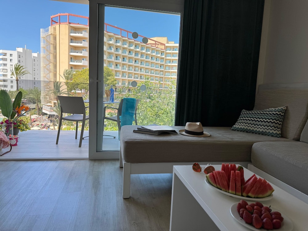 INN Mallorca Aparthotel — Hotel rooms in Magaluf, Balearic Islands