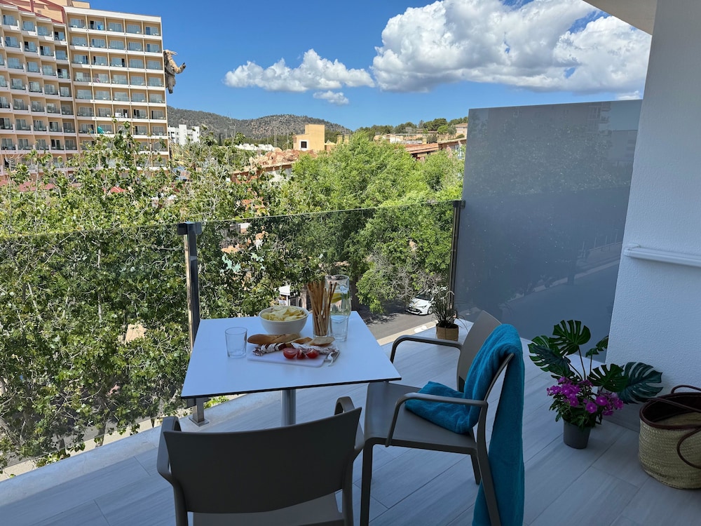 INN Mallorca Aparthotel — Hotel rooms in Magaluf, Balearic Islands