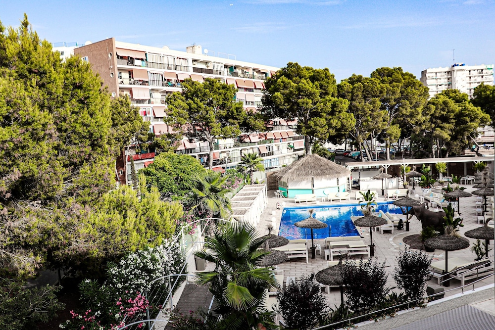 INN Mallorca Aparthotel — Swimming pool in Magaluf, Balearic Islands