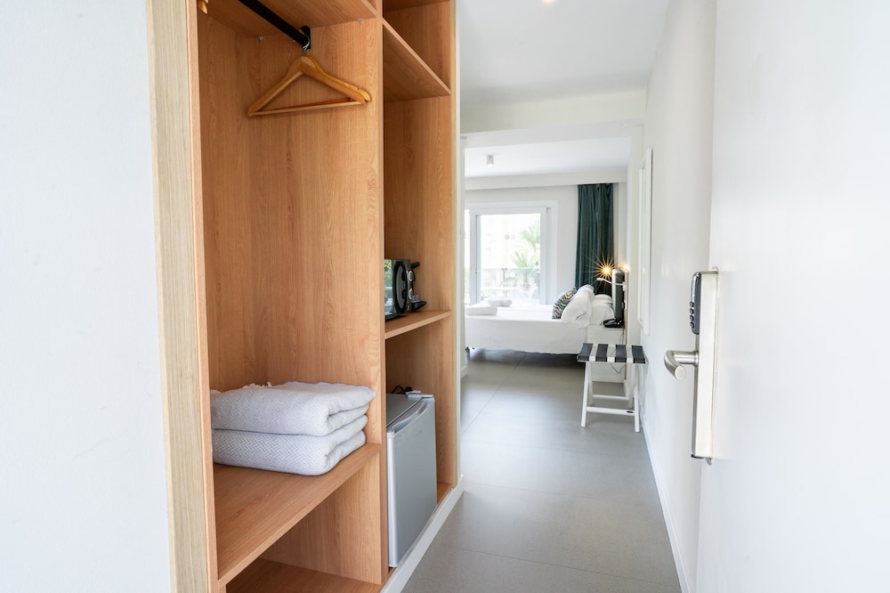 INN Mallorca Aparthotel — Hotel rooms in Magaluf, Balearic Islands