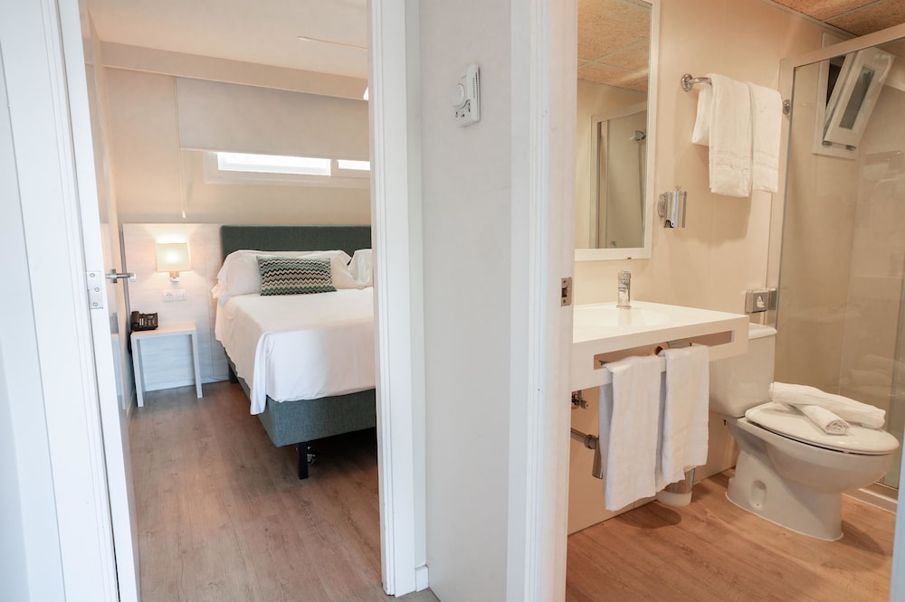 INN Mallorca Aparthotel — Hotel rooms in Magaluf, Balearic Islands