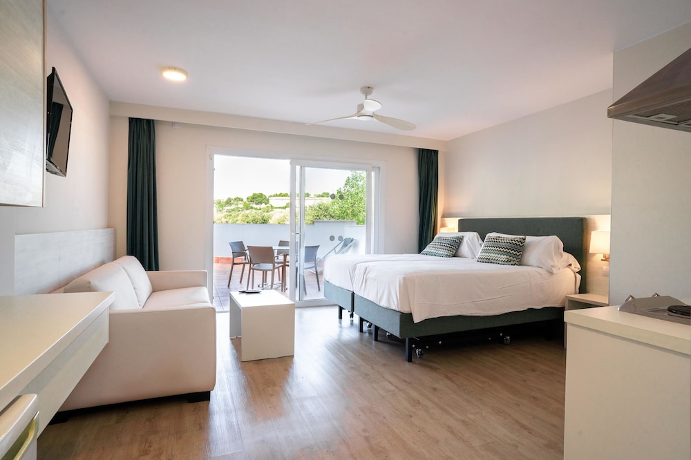 INN Mallorca Aparthotel — Hotel rooms in Magaluf, Balearic Islands