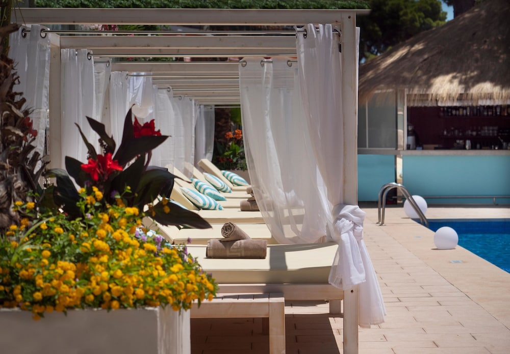 INN Mallorca Aparthotel — Swimming pool in Magaluf, Balearic Islands
