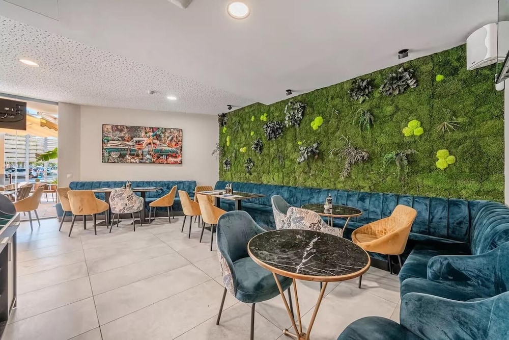 INN Mallorca Aparthotel — Restaurant & bars in Magaluf, Balearic Islands