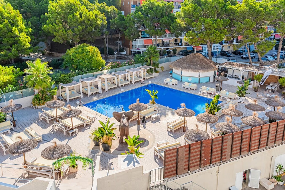 INN Mallorca Aparthotel — Swimming pool in Magaluf, Balearic Islands
