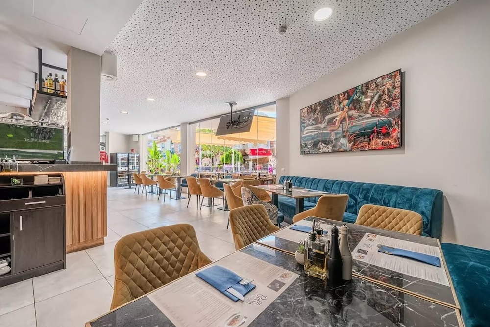 INN Mallorca Aparthotel — Restaurant & bars in Magaluf, Balearic Islands