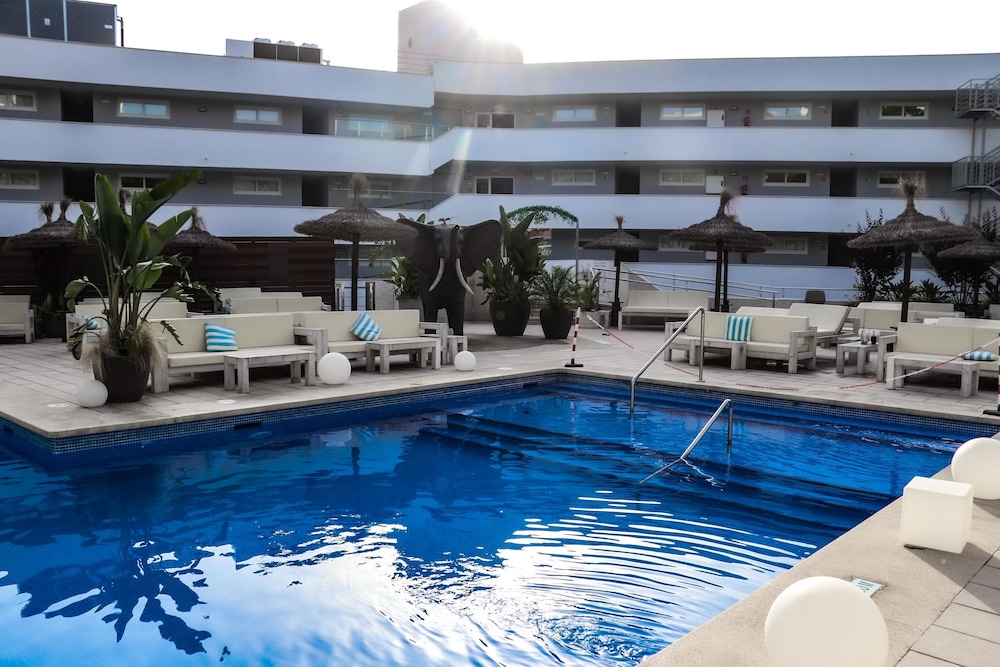 INN Mallorca Aparthotel — Swimming pool in Magaluf, Balearic Islands
