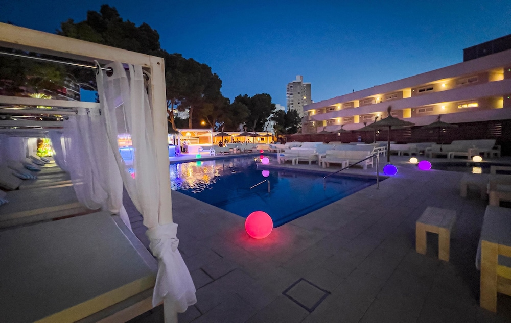 INN Mallorca Aparthotel — Swimming pool in Magaluf, Balearic Islands