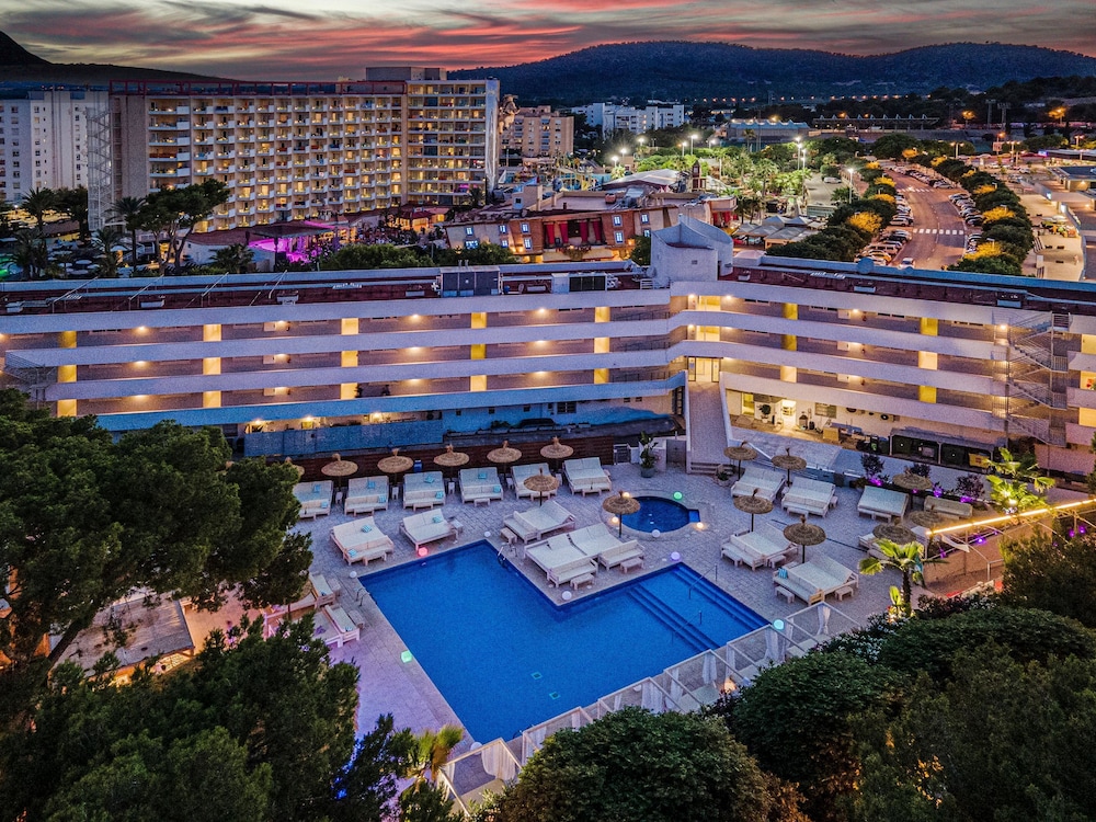 INN Mallorca Aparthotel — Swimming pool in Magaluf, Balearic Islands