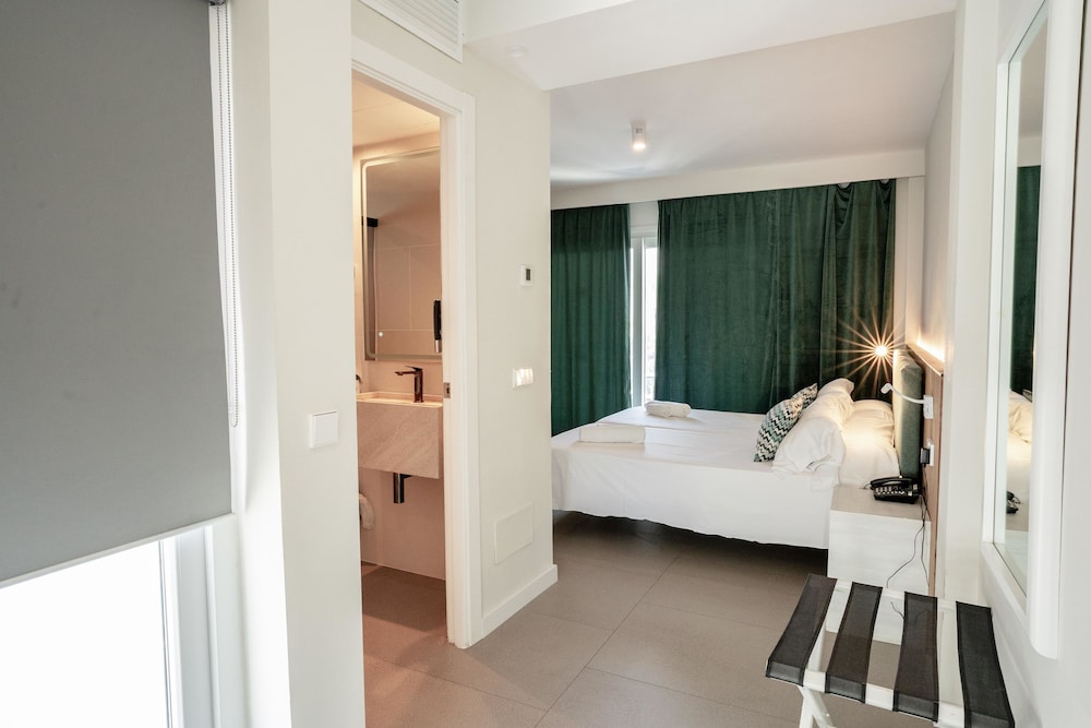 INN Mallorca Aparthotel — Hotel rooms in Magaluf, Balearic Islands