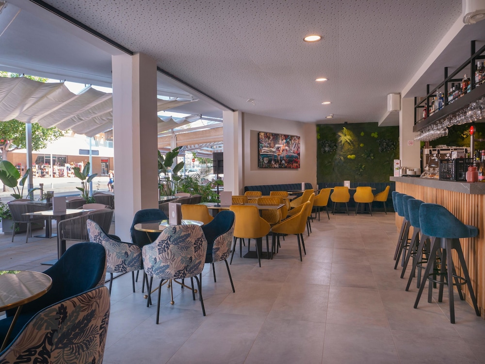 INN Mallorca Aparthotel — Restaurant & bars in Magaluf, Balearic Islands