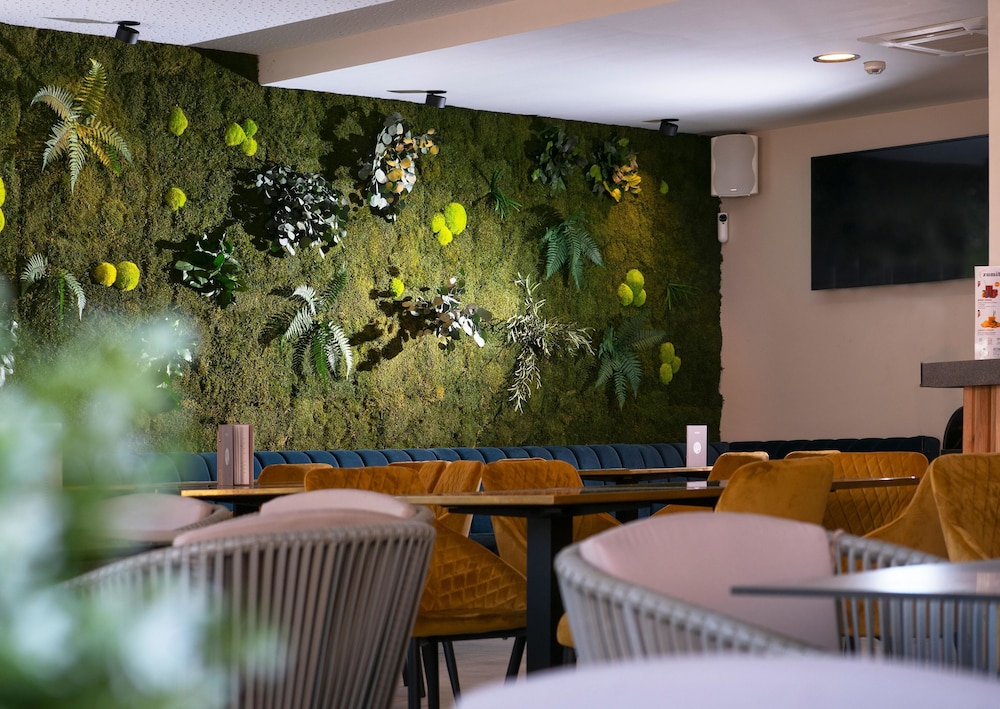 INN Mallorca Aparthotel — Restaurant & bars in Magaluf, Balearic Islands