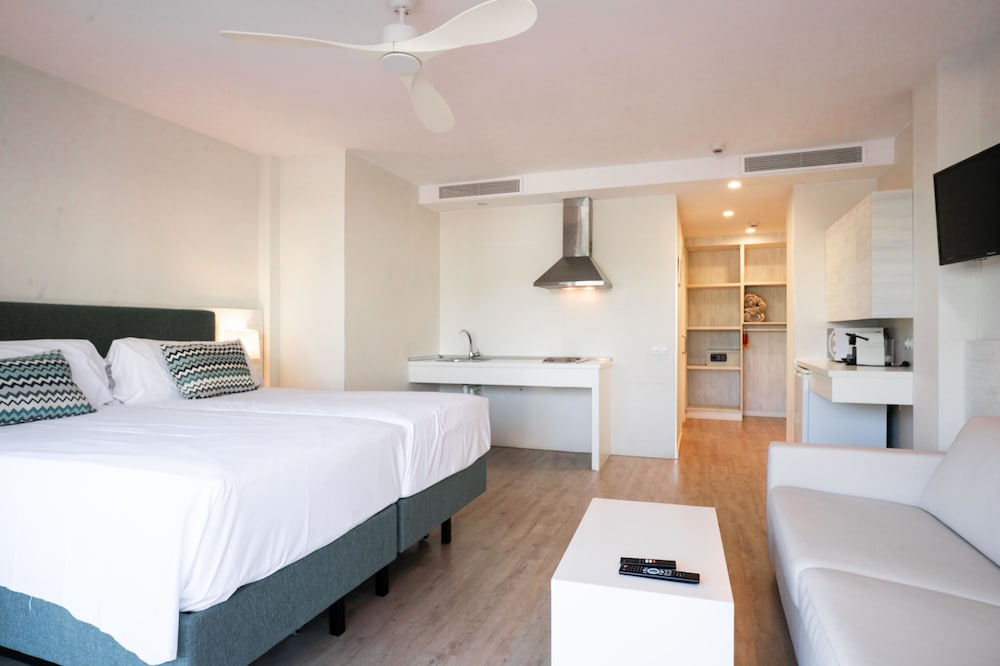 INN Mallorca Aparthotel — Hotel rooms in Magaluf, Balearic Islands