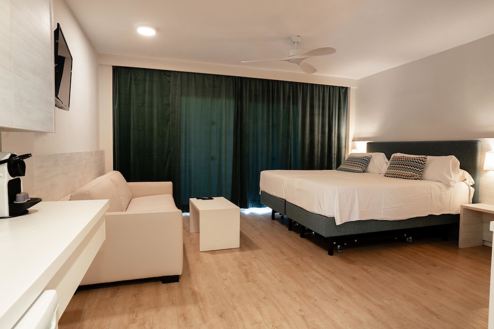 INN Mallorca Aparthotel — Hotel rooms in Magaluf, Balearic Islands