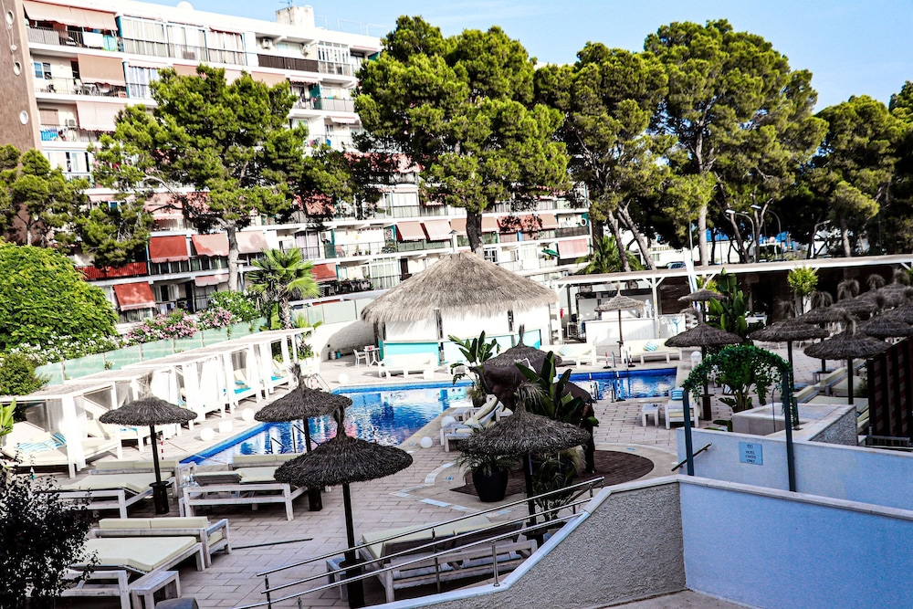 INN Mallorca Aparthotel — Swimming pool in Magaluf, Balearic Islands