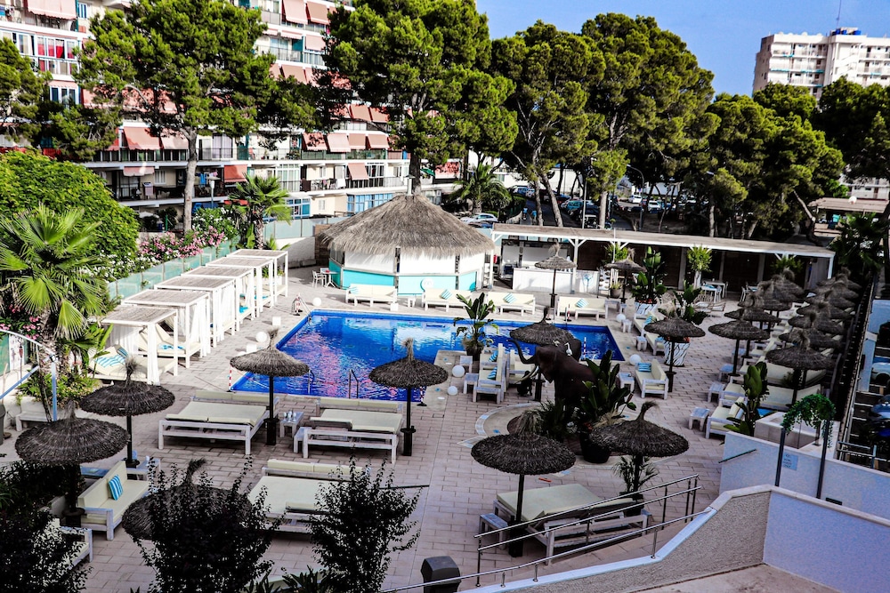 INN Mallorca Aparthotel — Swimming pool in Magaluf, Balearic Islands