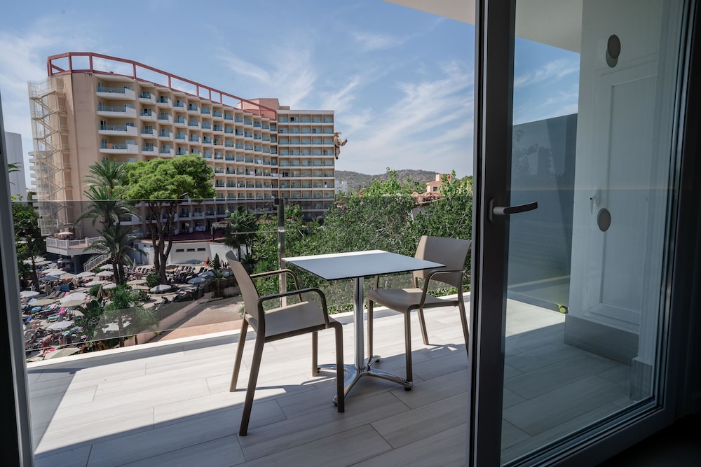 INN Mallorca Aparthotel — Hotel rooms in Magaluf, Balearic Islands