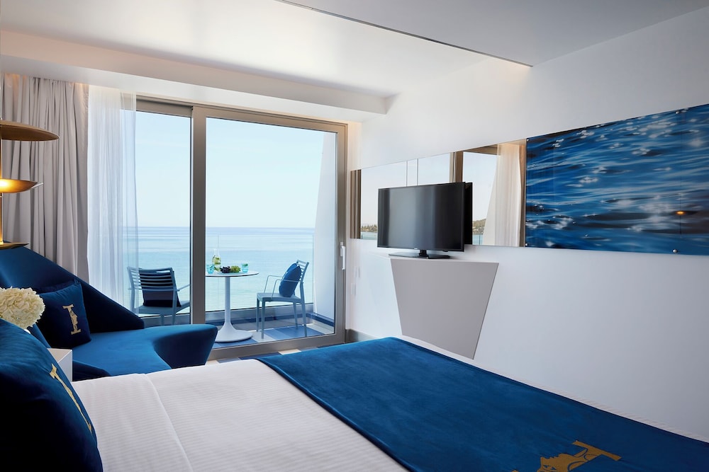 I Resort Beach Hotel & Spa — Hotel rooms in Stalida