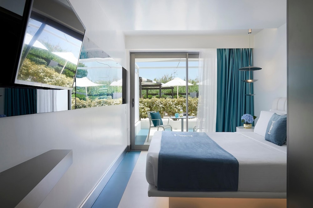 I Resort Beach Hotel & Spa — Hotel rooms in Stalida