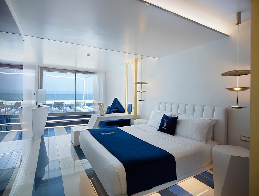 I Resort Beach Hotel & Spa — Hotel rooms in Stalida