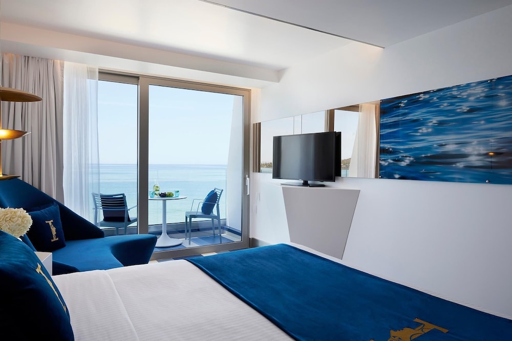 I Resort Beach Hotel & Spa — Hotel rooms in Stalida