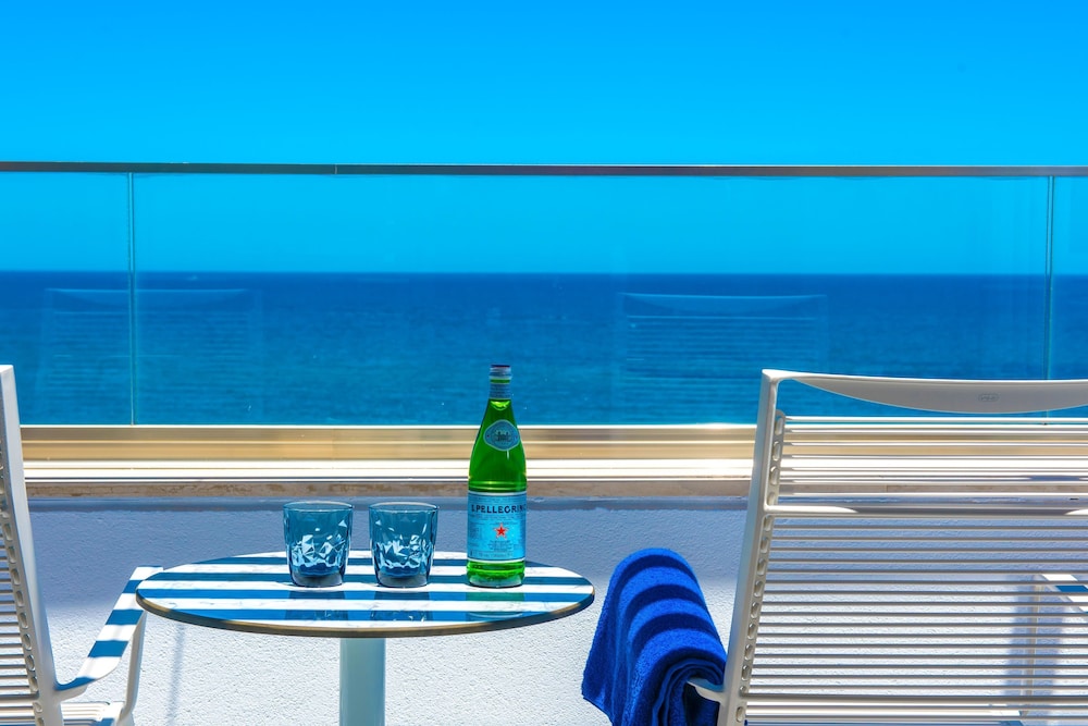 I Resort Beach Hotel & Spa — Hotel rooms in Stalida