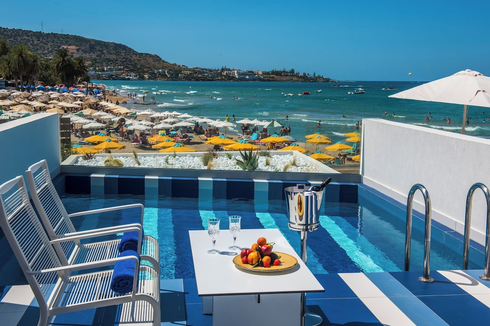 I Resort Beach Hotel & Spa — Swimming pool in Stalida