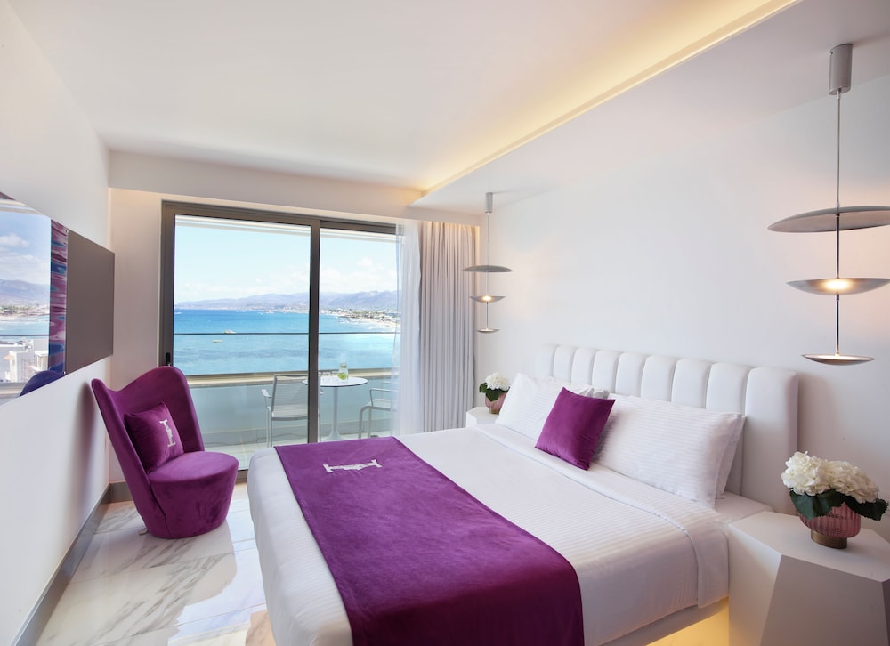 I Resort Beach Hotel & Spa — Hotel rooms in Stalida