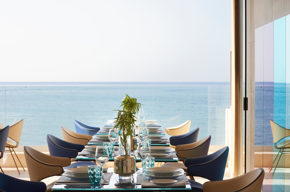 I Resort Beach Hotel & Spa — Restaurant & bars in Stalida