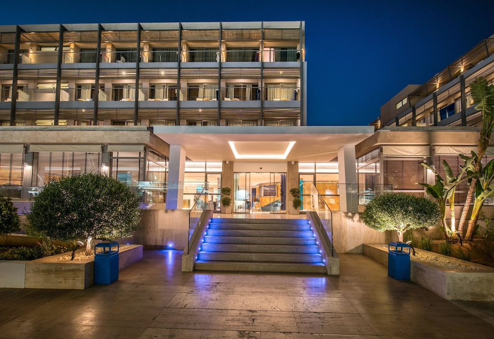 I Resort Beach Hotel & Spa — Hotel building in Stalida