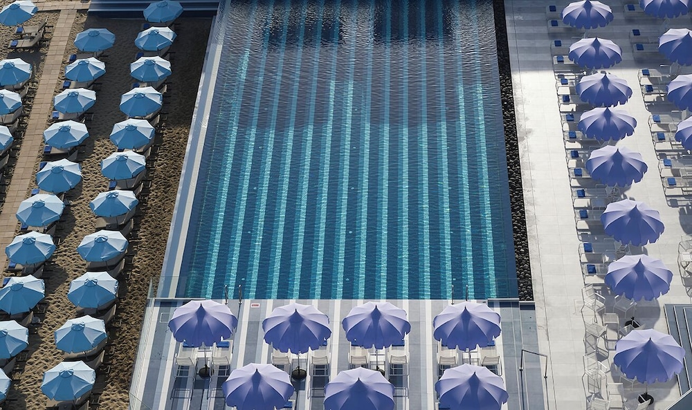 I Resort Beach Hotel & Spa — Swimming pool in Stalida