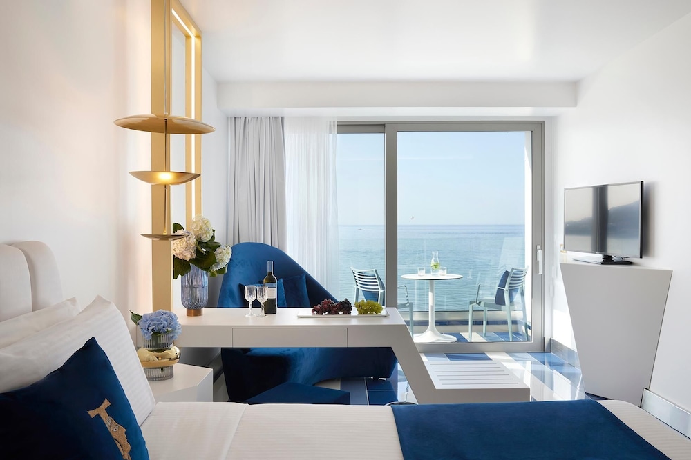 I Resort Beach Hotel & Spa — Hotel rooms in Stalida